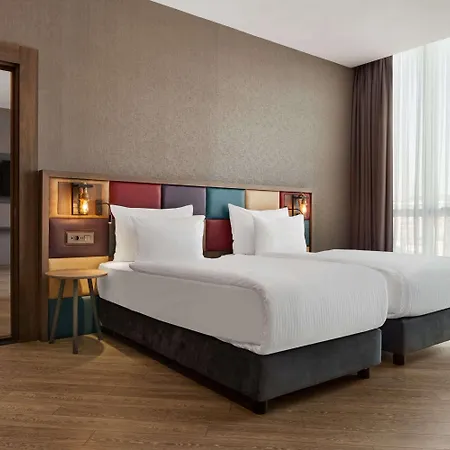 Ramada Encore By Wyndham Avcilar מלון